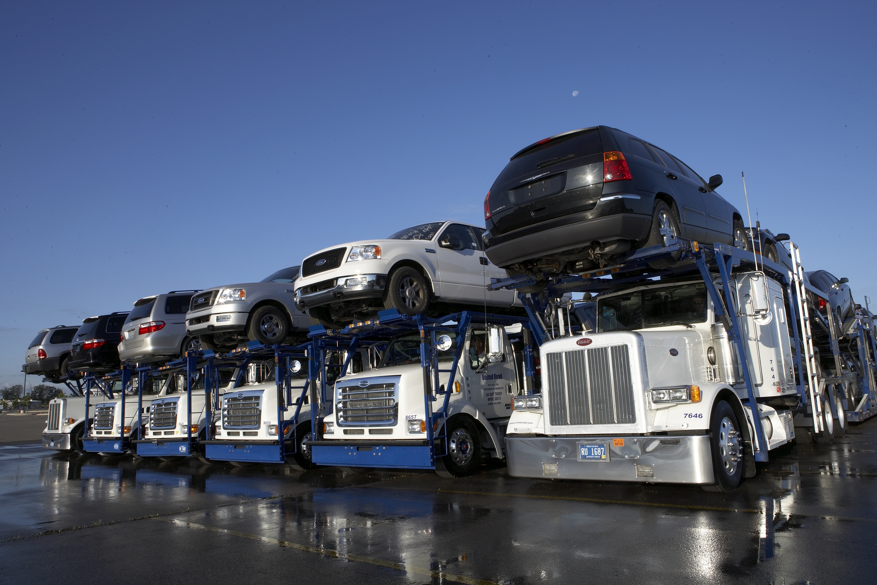 How Far in Advance Should I Schedule My Auto Transport?